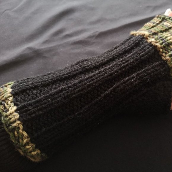Green Black Camouflage Knit Fingerless Gloves Mittens Armwarmer Made in Canada - Picture 6 of 8